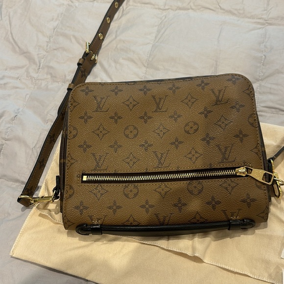 Louis Vuitton authentic petis MM NV M. REV gently warn with new strap - Picture 11 of 17